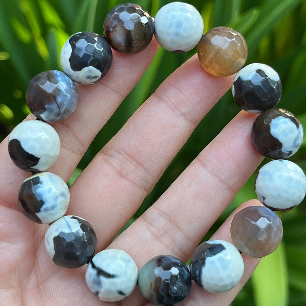 14mm stretchableโ faceted white black orc bracelet